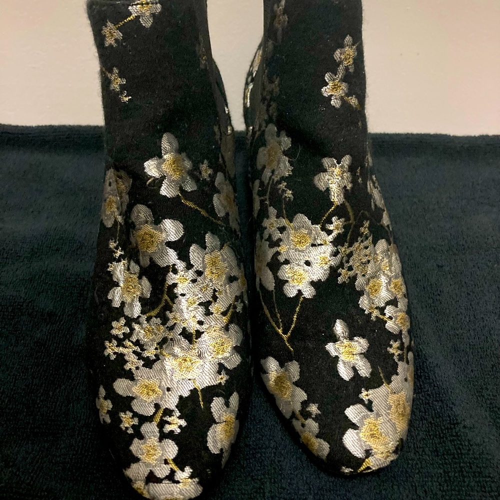Anne Klein heels size 8.5
